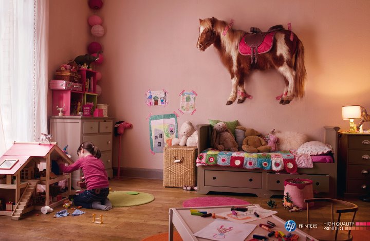 cuarto de niños decorado con caballos