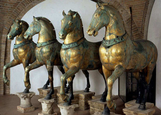 Esculturas de caballos