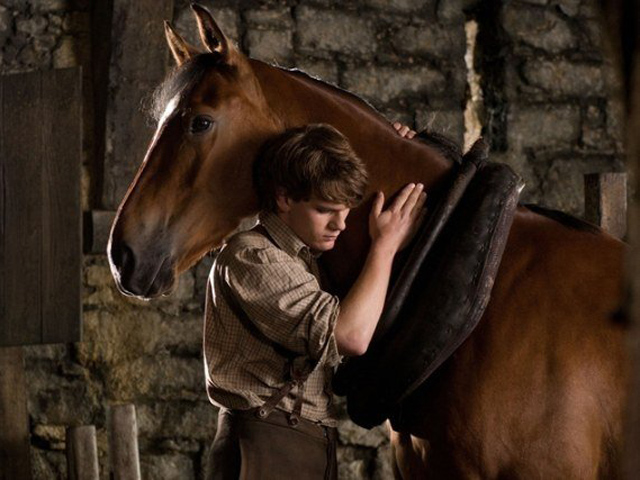  Albert con su caballo Joey en el film War horse de Steven Spielberg de 2011
