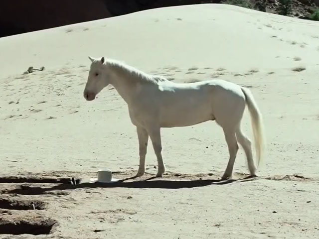 El caballo Silver salva a John Reid quien se convertirá en el LLanero Solitario en la película del 2013