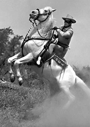 El caballo Silver en las aventuras televisivas de 1949 a 1957. Cada capítulo comenzaba con: Un fogoso caballo con la velocidad de la luz, una nube de polvo, y un caluroso «Hi you, Silver away!», El llanero solitario!