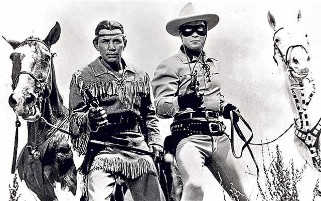 The Lone Ranger (Clayton Moore) con Silver y Toro (Jay Silverheels) con su caballo Scout
